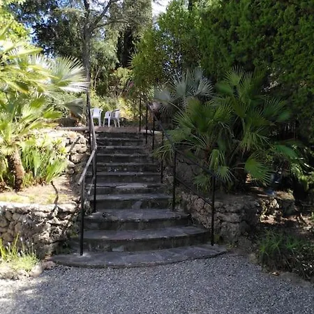 Phoebus Yourhosthelper Villa